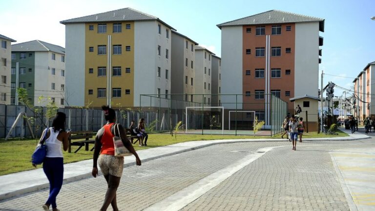 Bolsonaro sanciona Casa Verde e Amarela, novo MCMV; veja o que muda