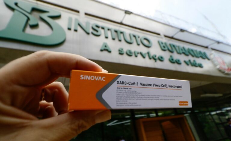 CoronaVac tem eficácia de 78% em testes feitos no Brasil