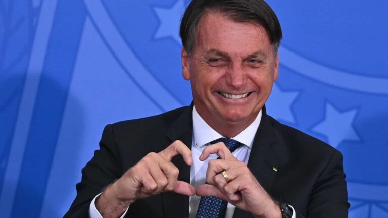 Impeachment de Bolsonaro é rejeitado por 53% e defendido por 42%, mostra Datafolha
