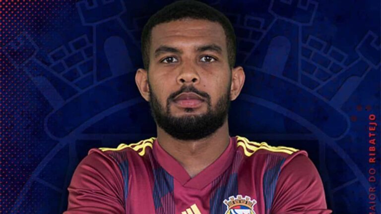 Jogador brasileiro sofre parada cardíaca em jogo e morre em Portugal