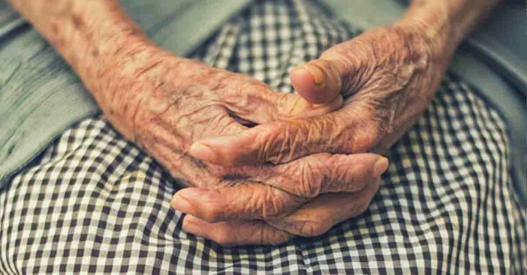 Mulher aparece viva 10 dias após enterro na Espanha