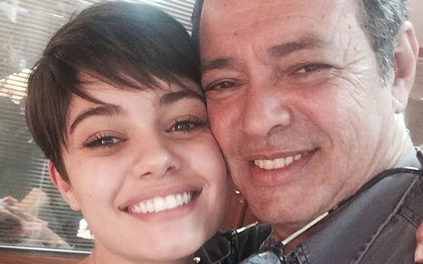 Sophie Charlotte anuncia a morte do pai: “Amei loucamente todos os dias da minha vida”