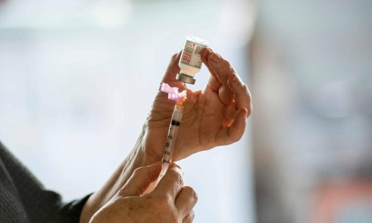 Covid-19: CEO da Moderna diz que proteção de vacina da companhia pode durar ‘anos’