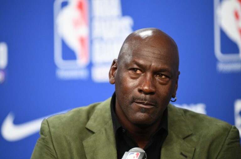 Michael Jordan vai doar mais de R$ 50 milhões para construção de clínicas médicas nos EUA