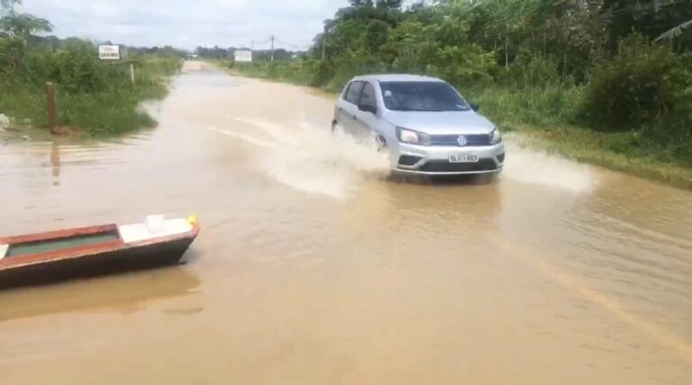 Trecho da BR-364 volta a ser interditado e mais de 2 mil veículos aguardam liberação