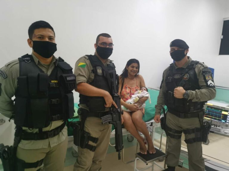 PM salva recém-nascido de apenas 17 dias que estava engasgado no interior do Acre