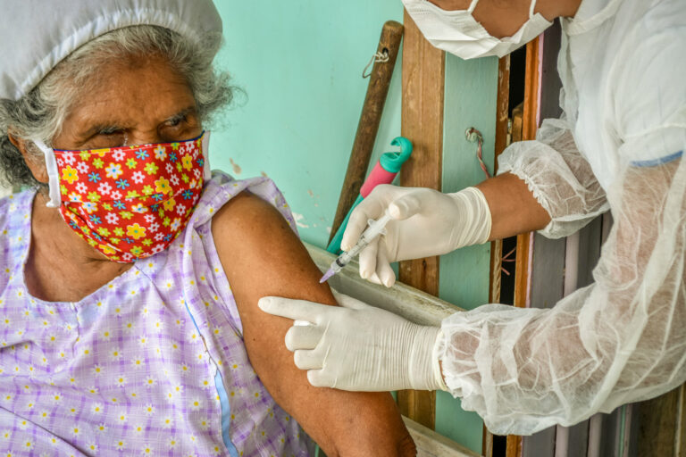 Prefeitura de Brasileia inicia a vacinação contra covid-19 em idosos a partir de 90 anos