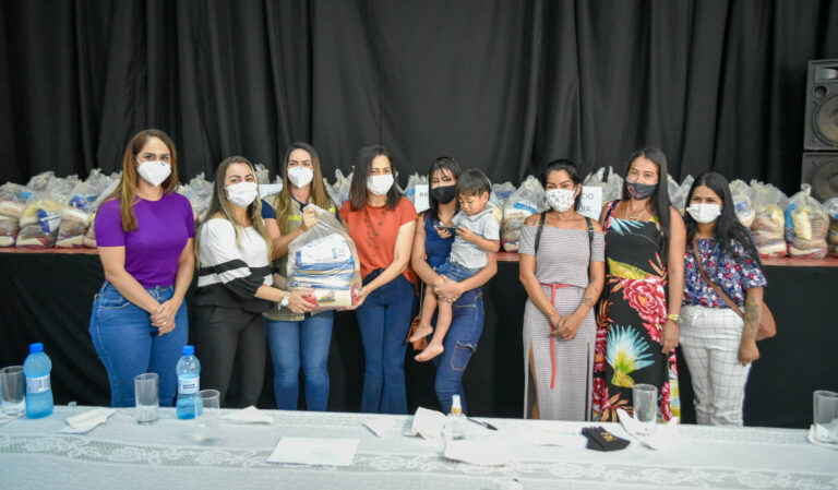 Parceria garante doação de cestas básicas à mulheres em vulnerabilidade social