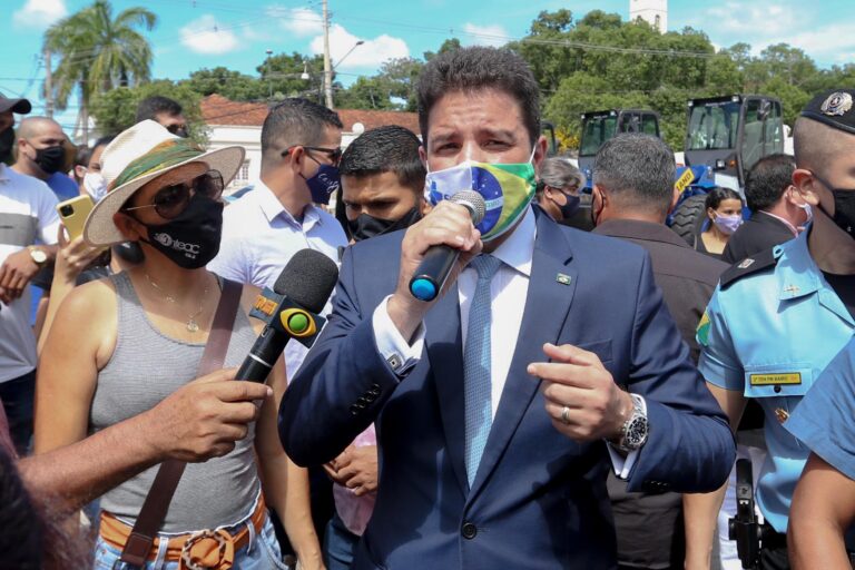 Durante protesto da Educação, Gladson recebe sindicalistas para ouvir reivindicações