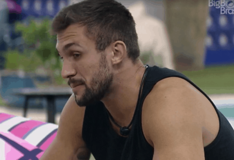 Fotos íntimas de Arthur antes do BBB 2021 repercutem por causa do “tamanho”