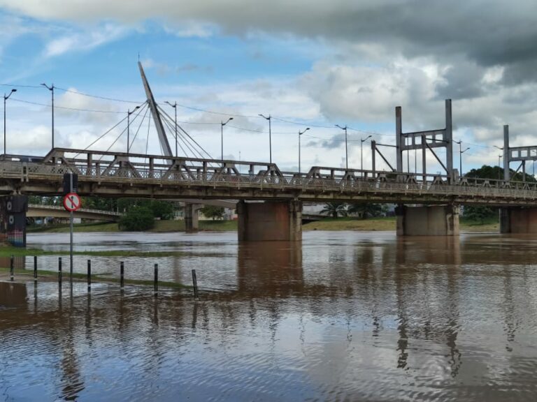 Rio Acre está a dois centímetros de transbordar, aponta Defesa Civil
