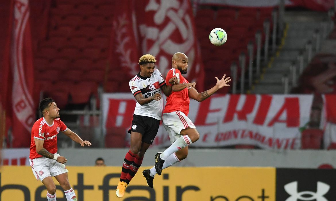 Brasileiro: Internacional e Flamengo fazem jogo decisivo no Maracanã