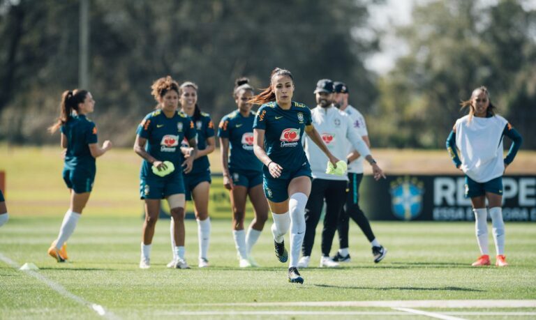 Com desfalques na zaga, seleção feminina terá mudanças contra Canadá