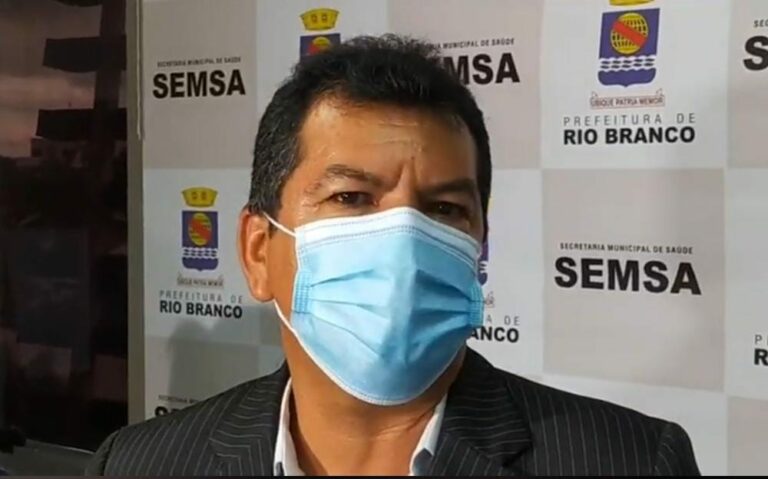 Secretário de Saúde diz que fiscalização sobre fura-fila da vacina não cabe à prefeitura