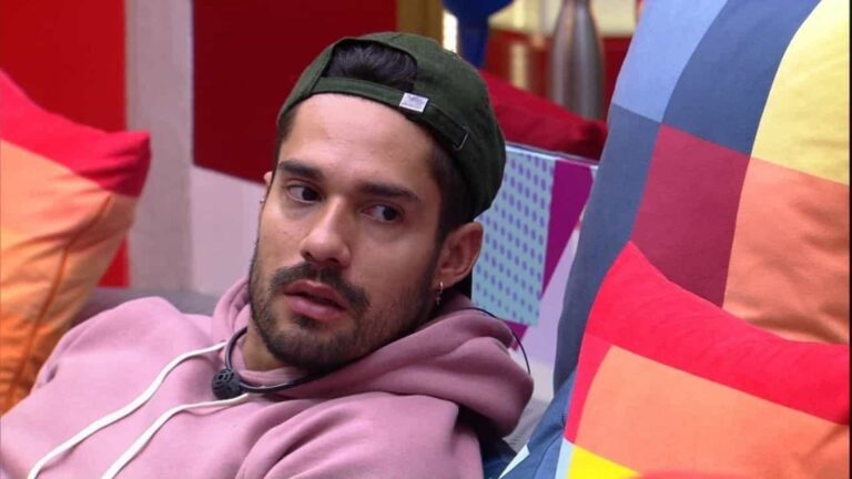 Arcrebiano diz que quer distância de Karol Conká