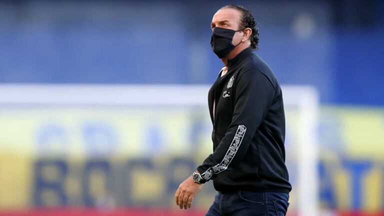 Cuca valoriza mudanças após apagão em clássico e exalta sacrifício de Soteldo