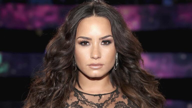 Demi Lovato sofreu “três derrames e um ataque cardíaco” após overdose