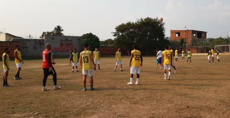 Com AC em estado de emergência, treinamentos e competições de futebol estão suspensas