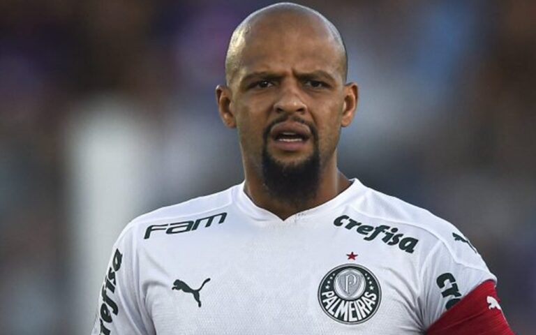 Felipe Melo revela como orienta garotos do Palmeiras: “Chego na porrada”