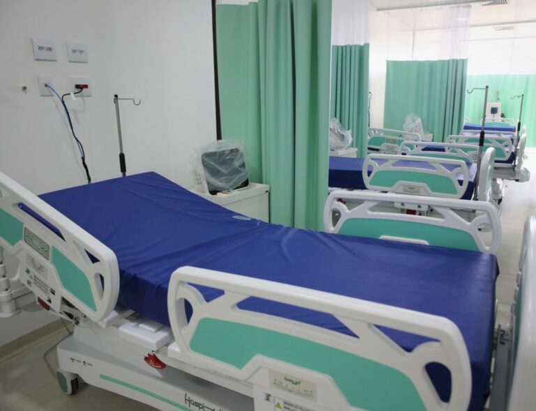 Leitos de UTI em Rio Branco são desligados por falta de profissionais para operá-los