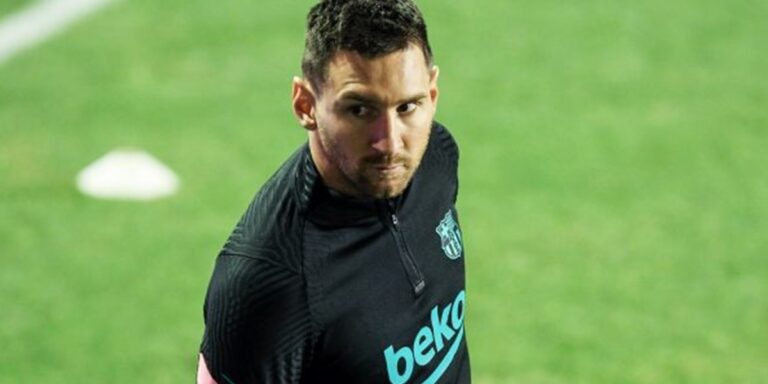 Vídeo: Messi se irrita com assédio de torcedores em Barcelona