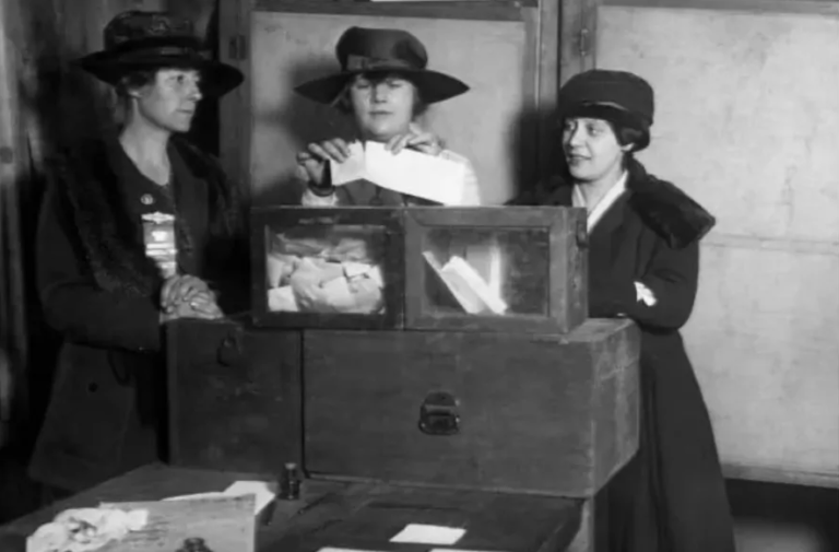 Conheça a história da conquista do voto feminino no Brasil