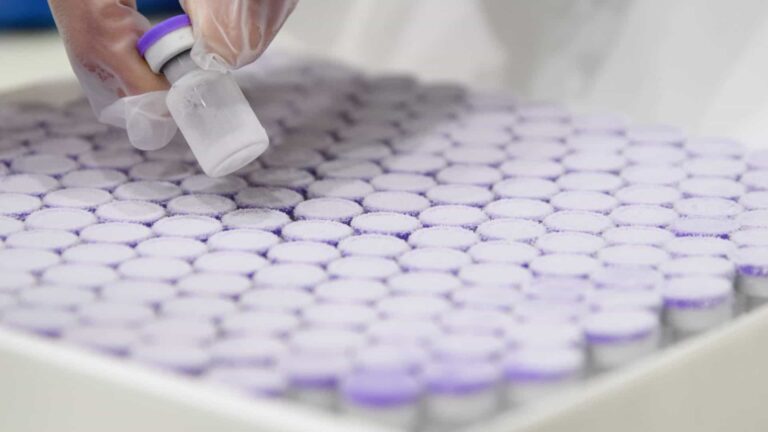 Fiocruz anuncia chegada de lote de IFA para sábado