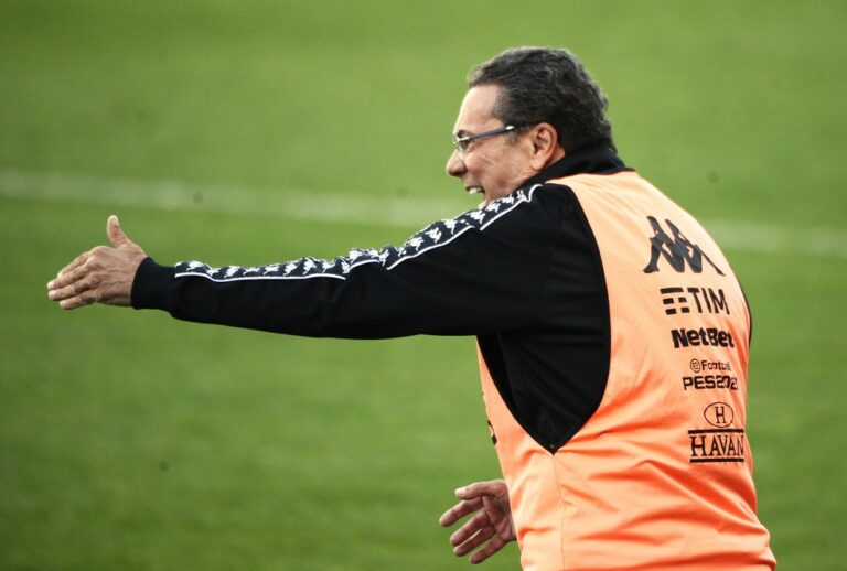 Luxa admite rebaixamento e pede desculpa ao torcedor do Vasco: “Me perdoe, me doei ao máximo”