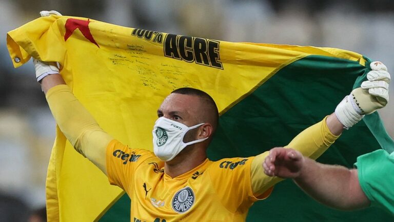 Melhor goleiro do Brasileirão, Weverton dedica premiação ao Acre: “Precisa de nós”