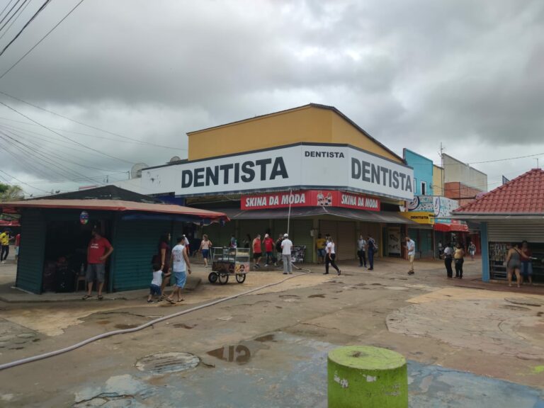 Comerciantes ignoram decreto do governo e abrem lojas no Centro de Rio Branco