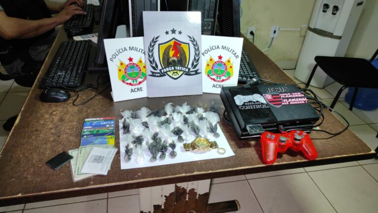 PM apreende drogas, moto roubada e PS2 na casa de adolescente no Calafate