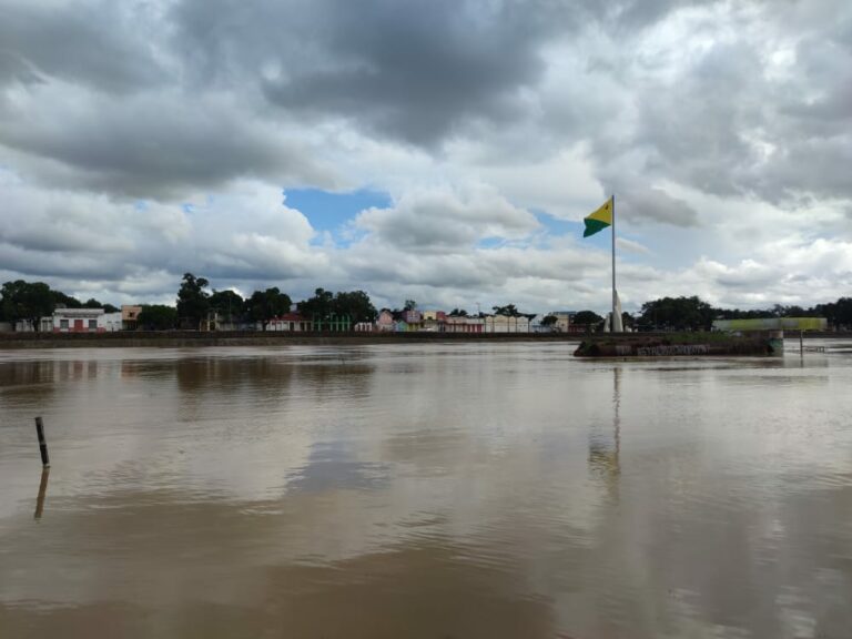 Com quase 15 metros, Rio Acre continua enchendo de forma acelerada na Capital