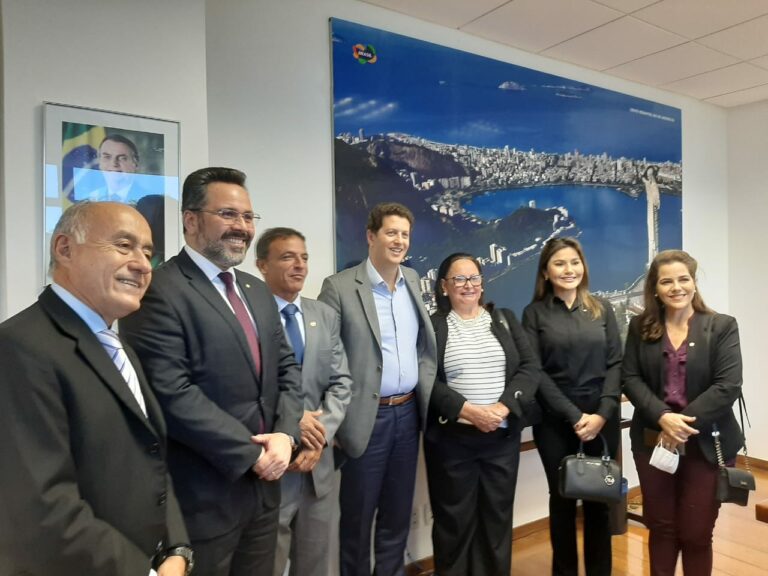 Vanda Milani comemora a garantia de recursos para as obras do Igarapé São Francisco