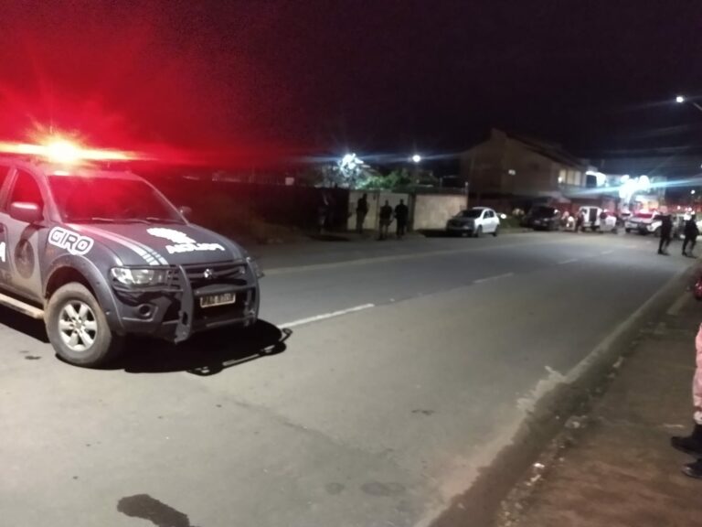 Casal é mantido como refém de criminosos no conjunto Vilage; polícia está no local