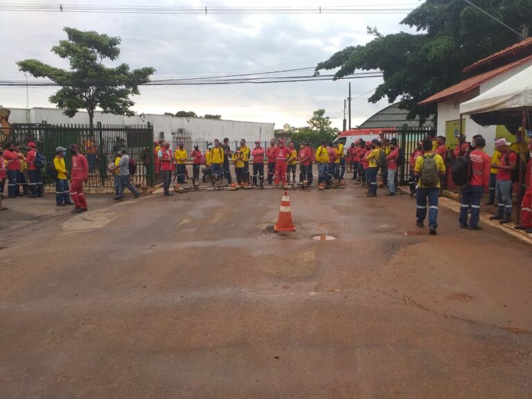 Bocalom atrasa salários e funcionários da Zeladoria cruzam os braços em protesto