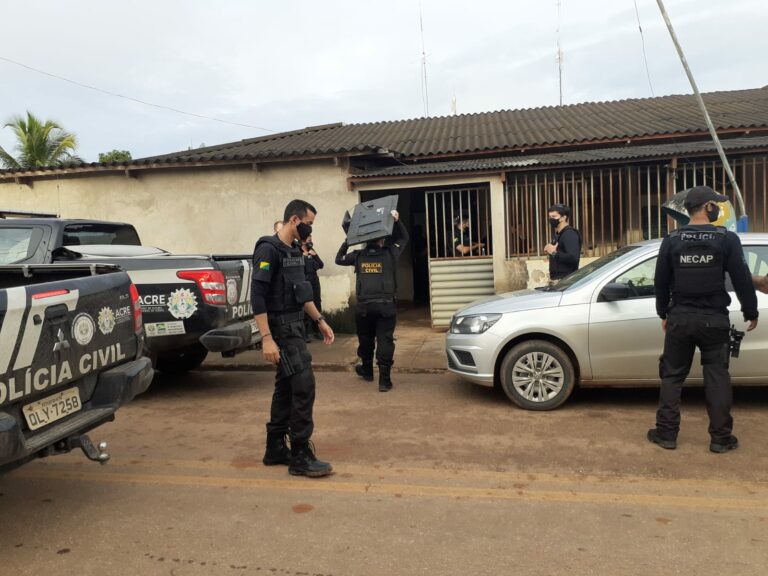 No Bujari, Polícia Civil conduz 9 pessoas e apreende drogas, armas e munições