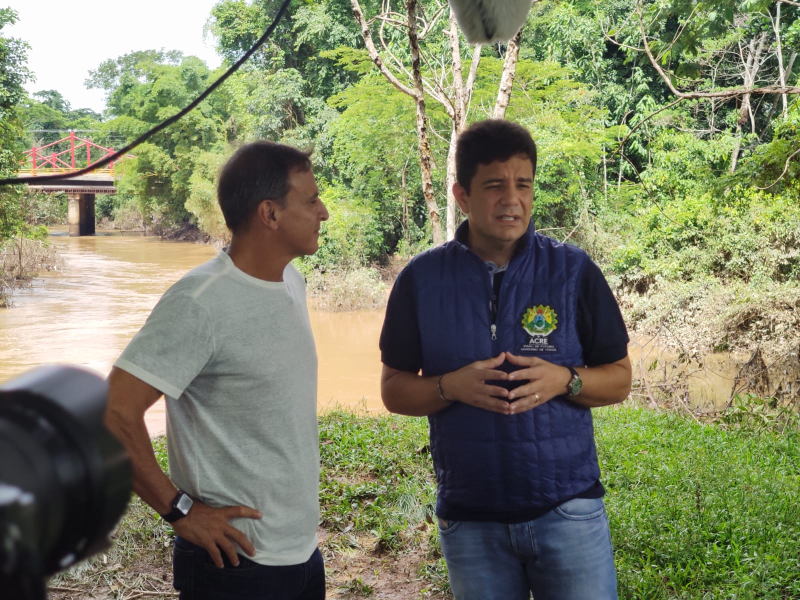 Gladson e Bittar visitam igarapé São Francisco e oficializam revitalização