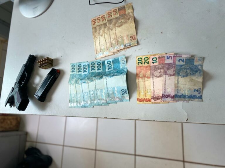 Homem é preso em flagrante após roubar frentista em Plácido de Castro