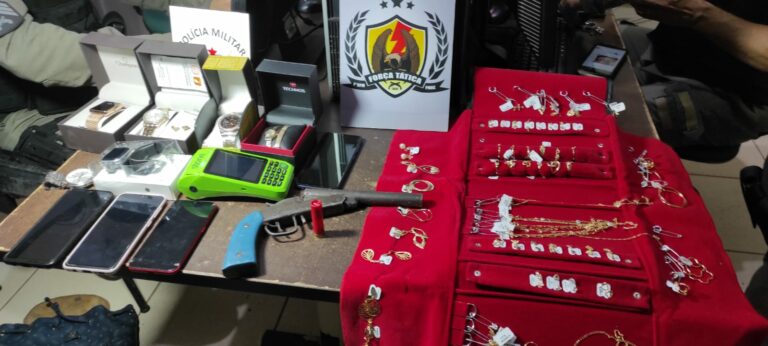 PM prende criminosos que assaltaram vendedores de joias na Baixada da Sobral