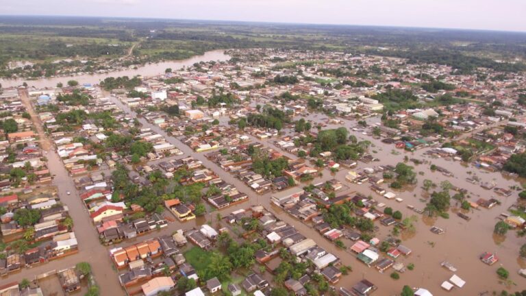 Rio Iaco volta a subir nas últimas horas e situação preocupa moradores e autoridades