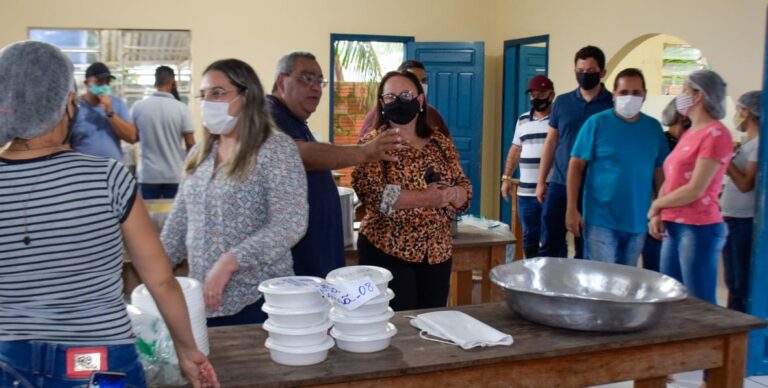 Vanda Milani visita áreas alagadas em Sena Madureira que já tem mais de 4 mil desabrigados