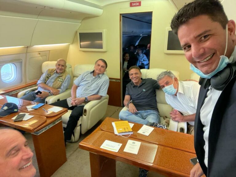 Bolsonaro já está a caminho do Acre acompanhado de Bittar, Gladson, Bocalom e ministros