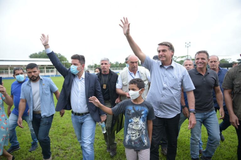 Visita de Bolsonaro sem protestos no AC: medo da covid ou militância #ForaBolsonaro é só virtual?