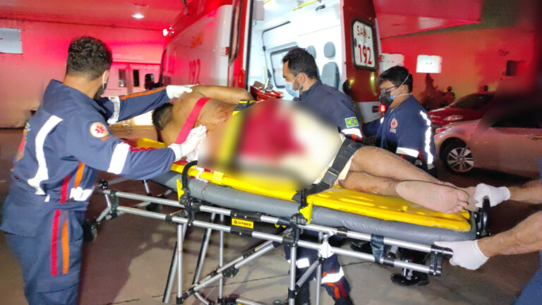 Após incomodar esposa de faccionado, jovem é amarrado e torturado a terçadadas