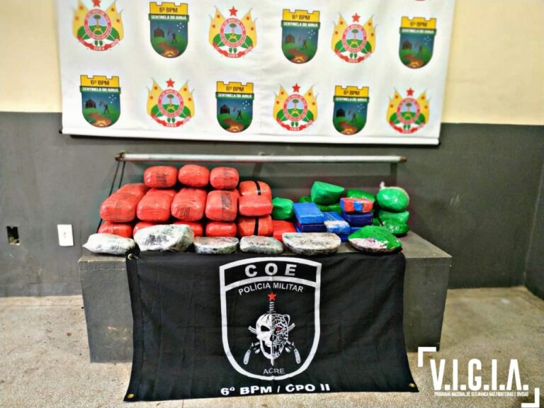 PM apreende mais de 58 kg de maconha e cocaína dentro de barco no Rio Juruá