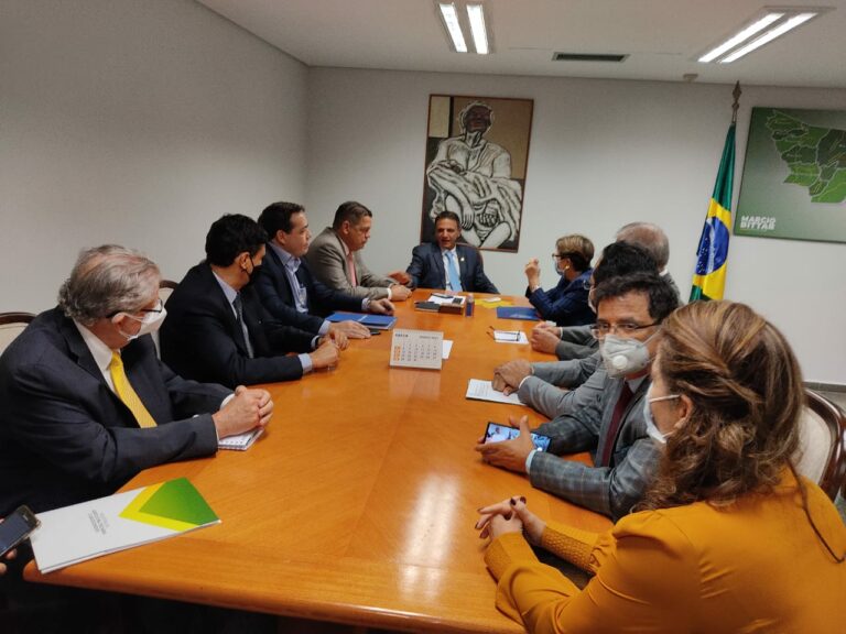 Rocha solicita início de auditoria para habilitar exportação do Acre para o Peru