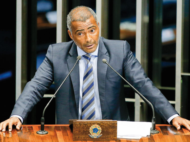 Festa secreta de Romário teve susto com atacante do Flamengo e aglomeração