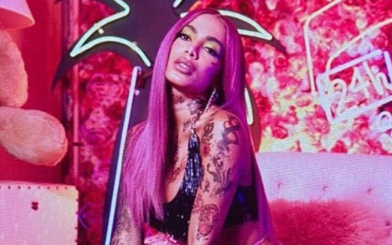 Anitta faz tatuagem no ânus e grita de dor em vídeo proibidão; assista