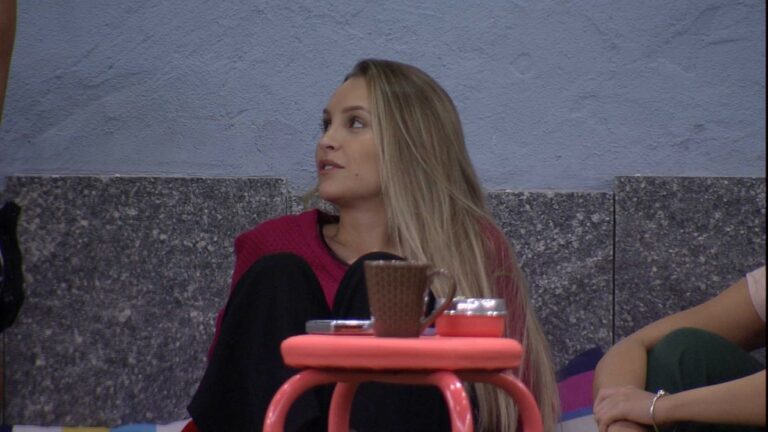 BBB21: Carla Diaz atende Big Fone; Lumena, Rodolffo e Fiuk estão no paredão