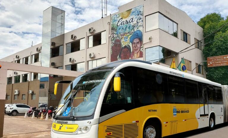 Em protesto, motoristas de ônibus do 2º distrito paralisam frotas e bairros ficam sem transportes